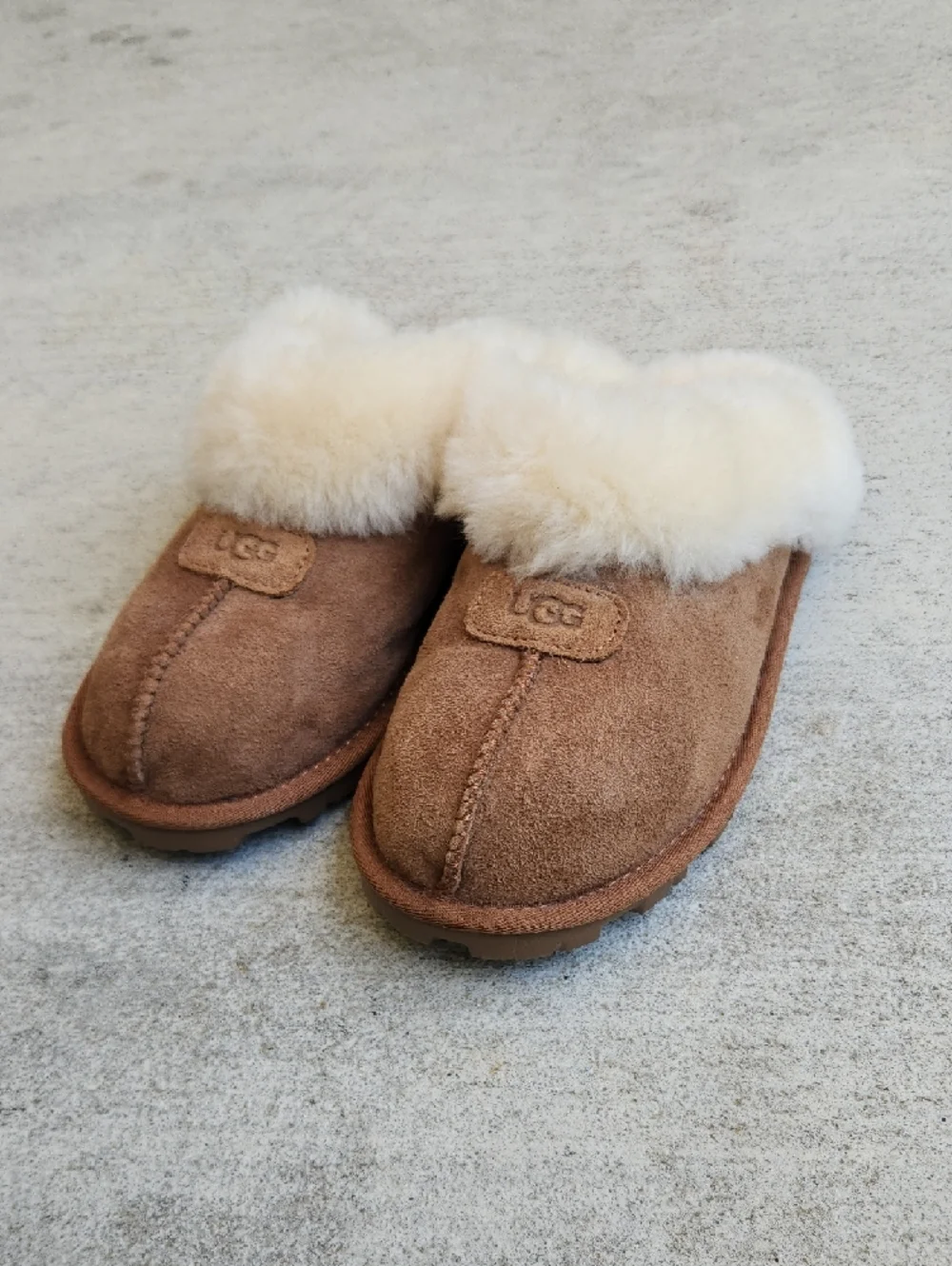 UGG Chestnut Suede Slip-On Mules with Cream Fur Trim,Size 6 - Picture 10 of 10